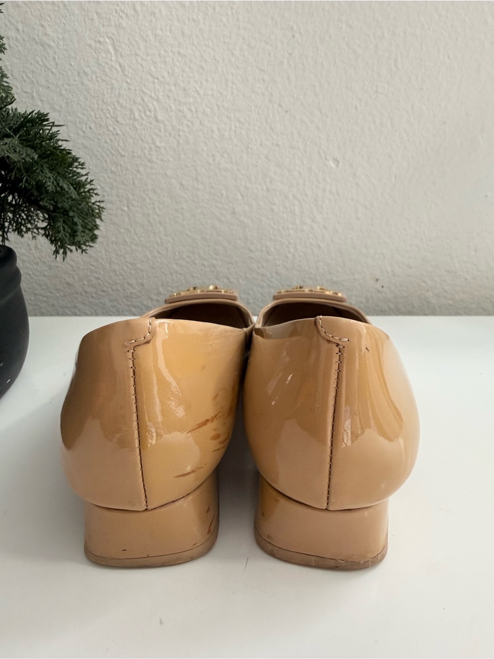 Tory Burch Gigi pump 2.5mm size 8.5 Beige Patent Leather Logo - Picture 5 of 10